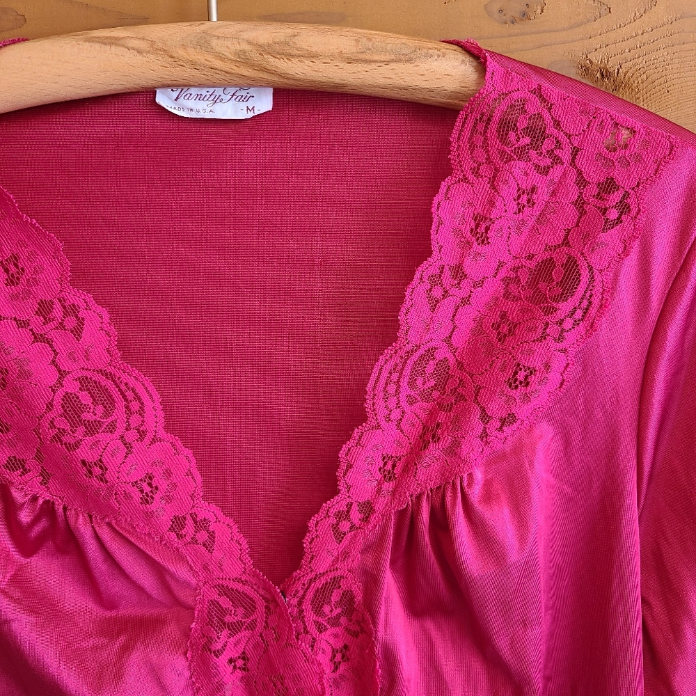 Vintage Vanity Fair Magenta Lace Lingerie Dressing Sleep Gown Button Robe M - Picture 3 of 4